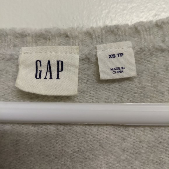 GAP Light Grey Oversized Woolen Sweater - Picture 4 of 9